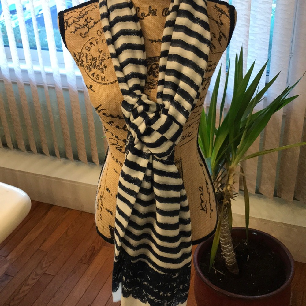Scarf - Picture 2 of 3